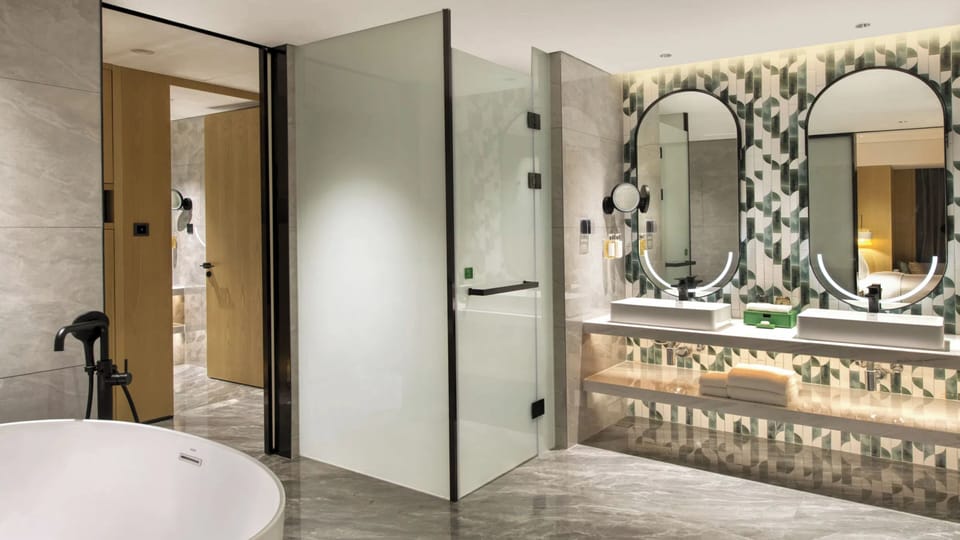 Suite, 1 Bedroom (Dining Area) | Bathroom | Hair dryer, bathrobes, slippers, towels