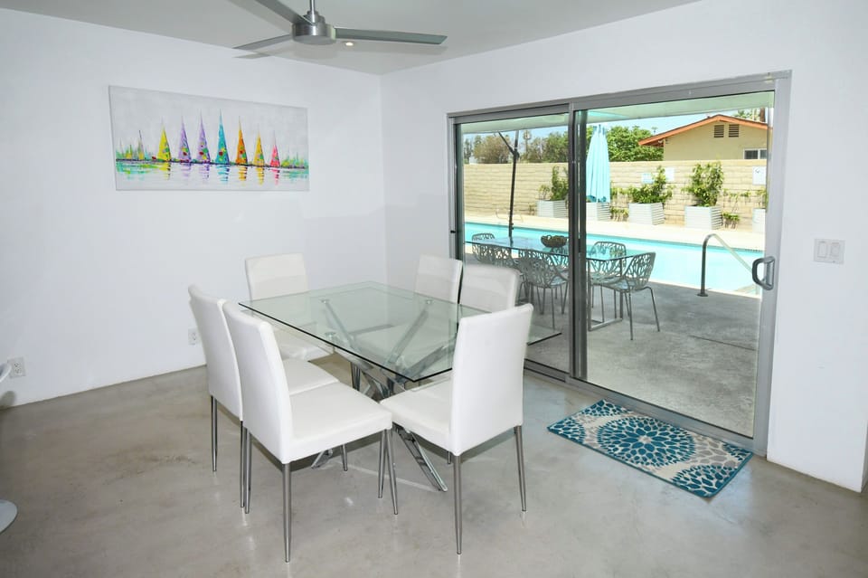 Inside Dinning