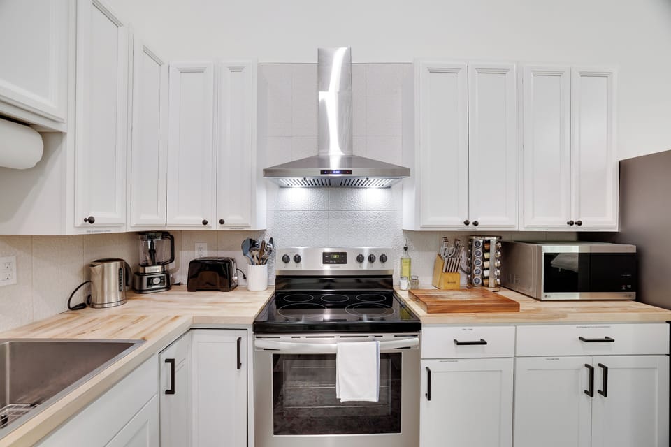 Full kitchen