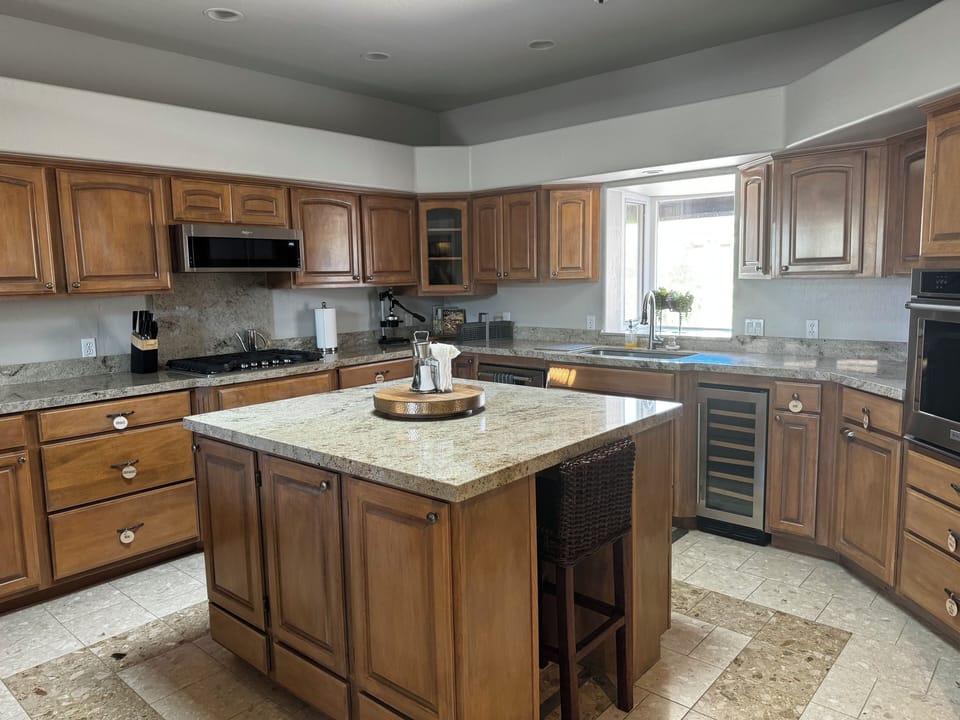 Plenty of room for several cooks. 5 burner gas cook top. Air fryer, Insta pot.