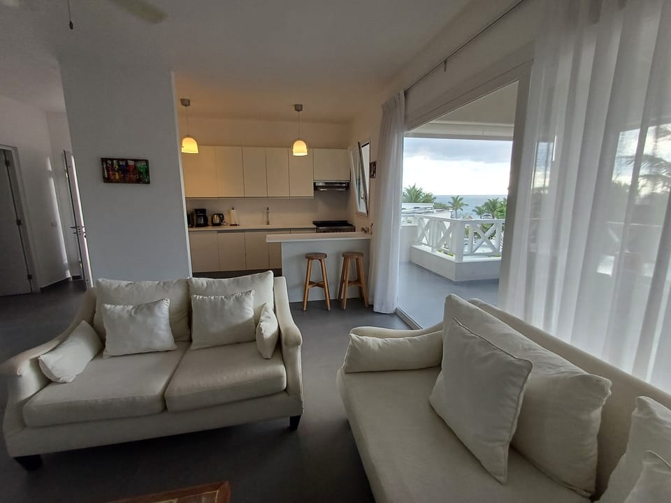 TRACADERO MARINA 79 APT 3 Bedrooms | Living area | TV