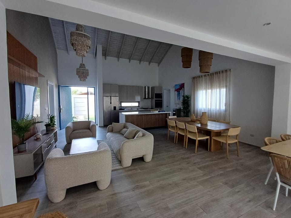 Club Villa, 4 Bedrooms | Living area | TV