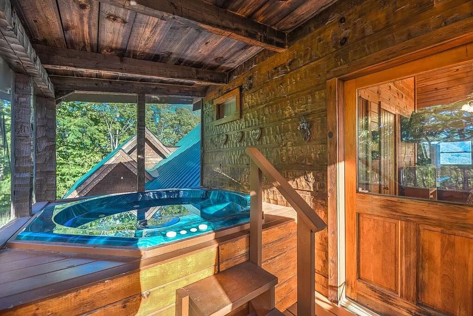 Indoor spa tub
