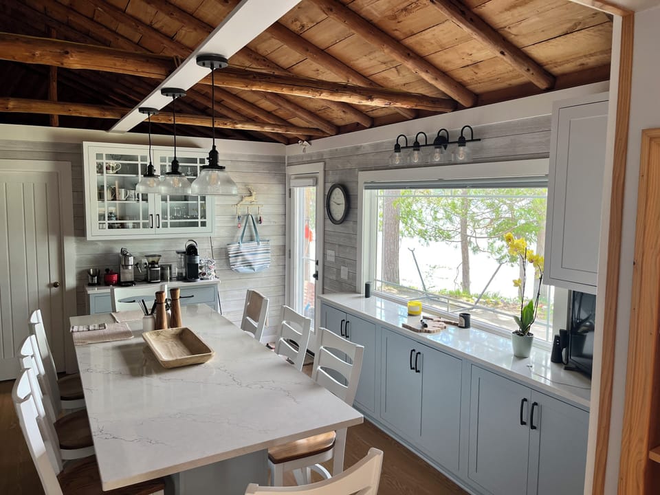 Flotaing Quartz Countertop with seating for 8ppl with views of the lake.