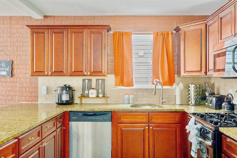kitchen in Newark Ruby and accessible when booking Newark Gem 