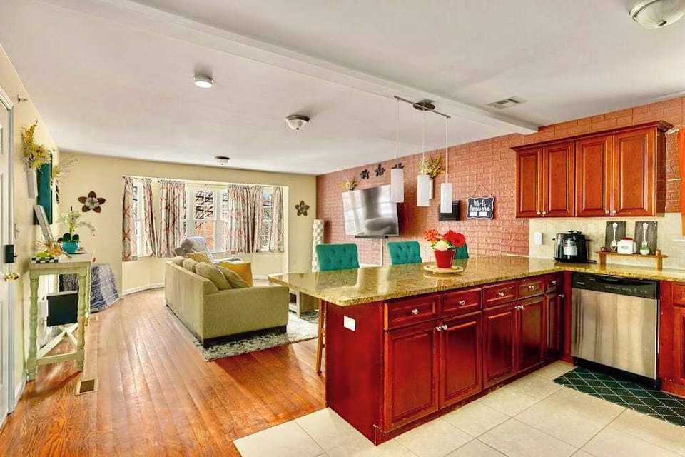living room in Newark Ruby and accessible when booking Newark Gem 