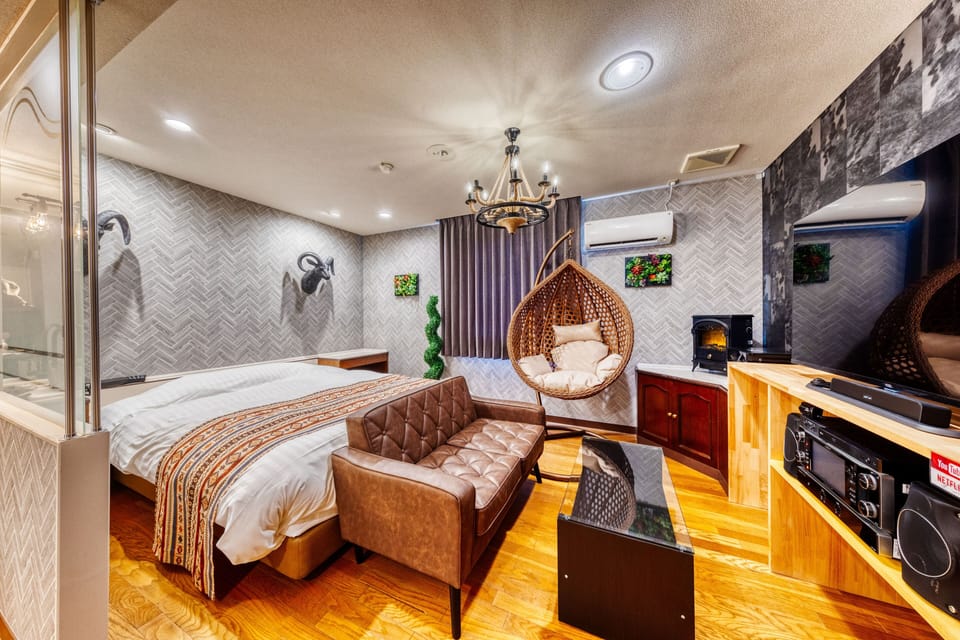 Deluxe Room | Desk, free WiFi