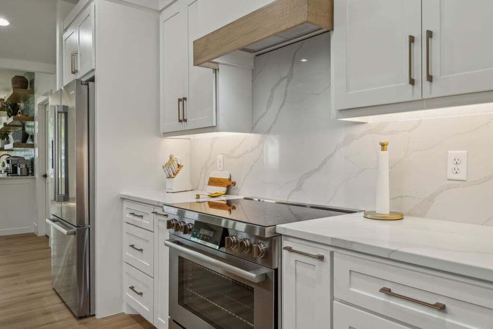 Newly renovated kitchen with Bosch appliances and high end finish outs.