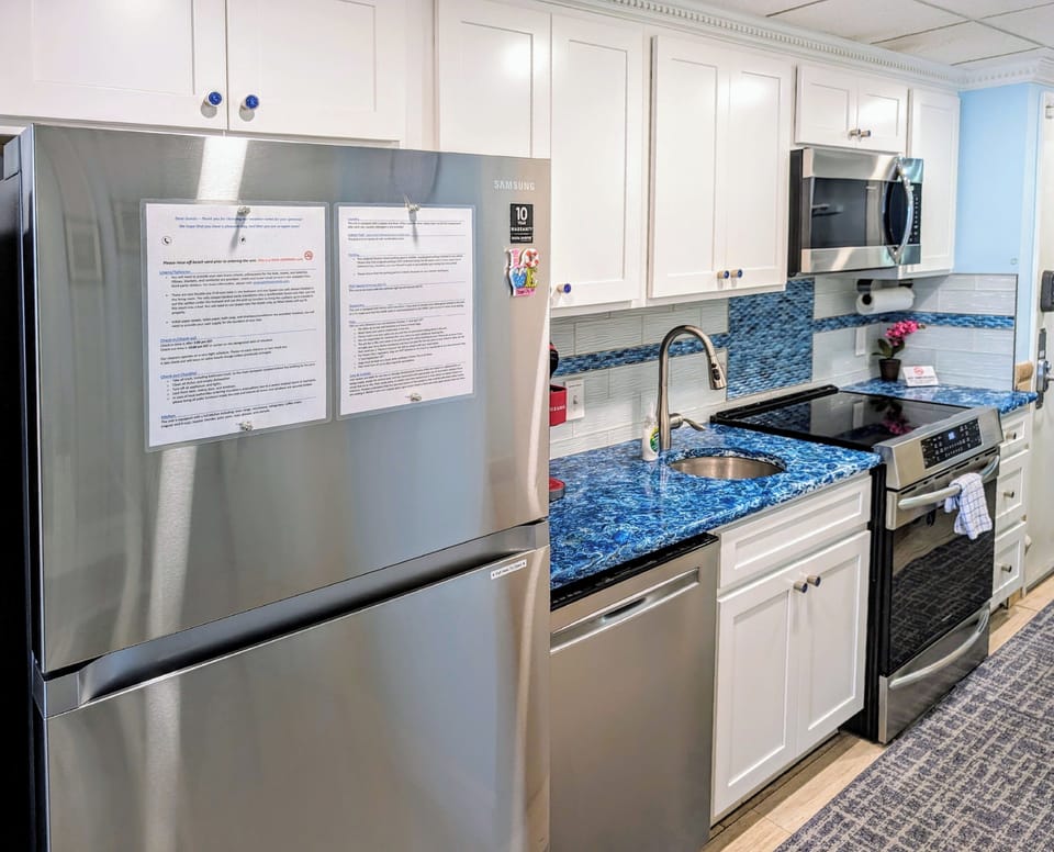 Full kitchen