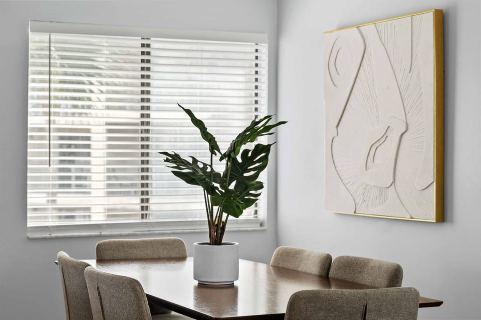 Bright dining nook accented with natural light and contemporary décor, ideal for family meals or quiet morning breakfasts.