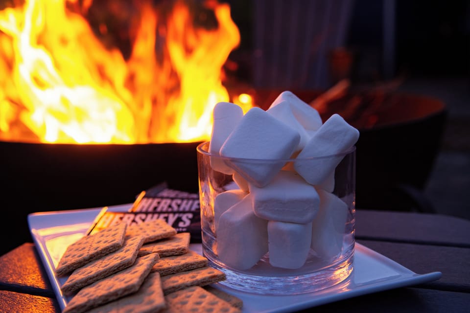 Cozy fire pit s’mores setup for memorable evenings under the stars