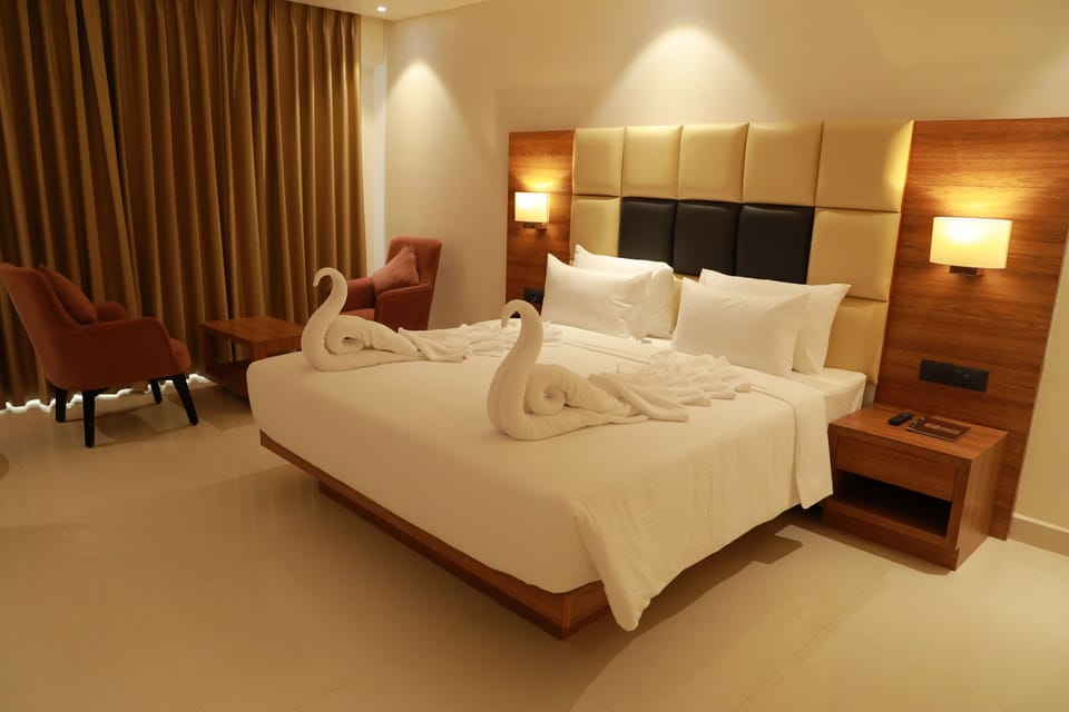 Deluxe Twin Room | Minibar, in-room safe, desk, iron/ironing board