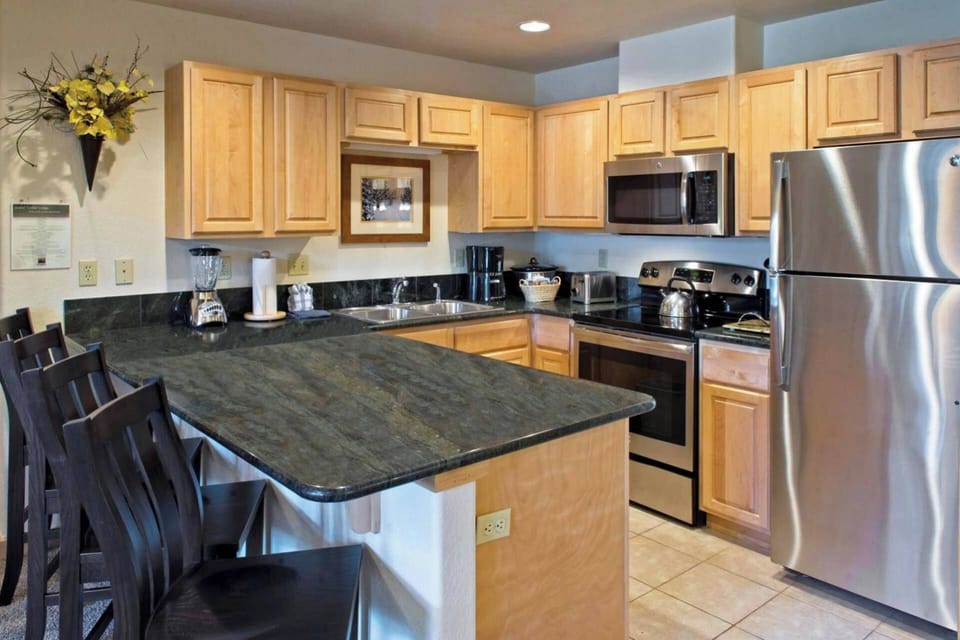 Full kitchen with all the amenities.