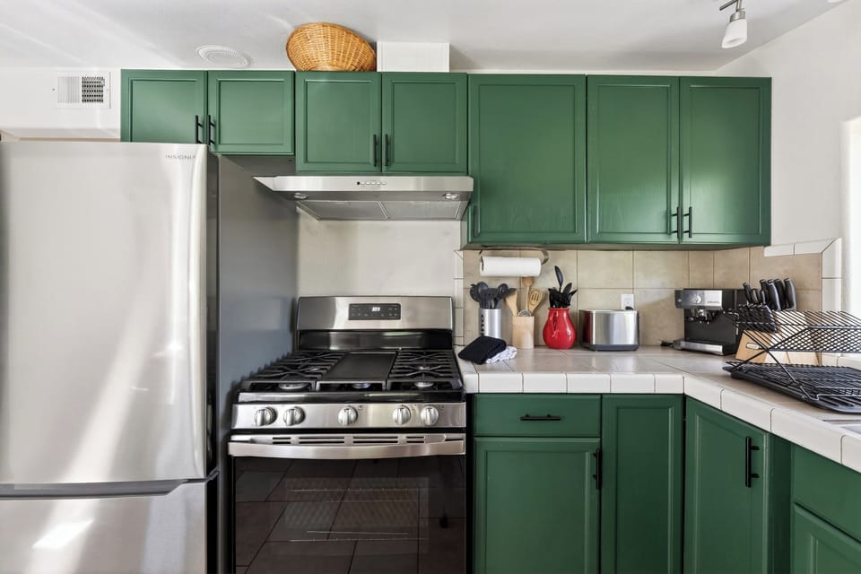 Fully equipped kitchen.