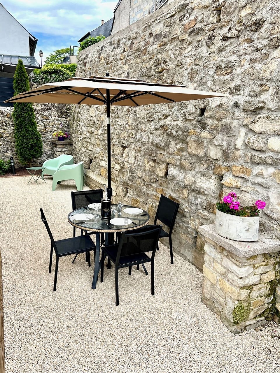Outdoor dining