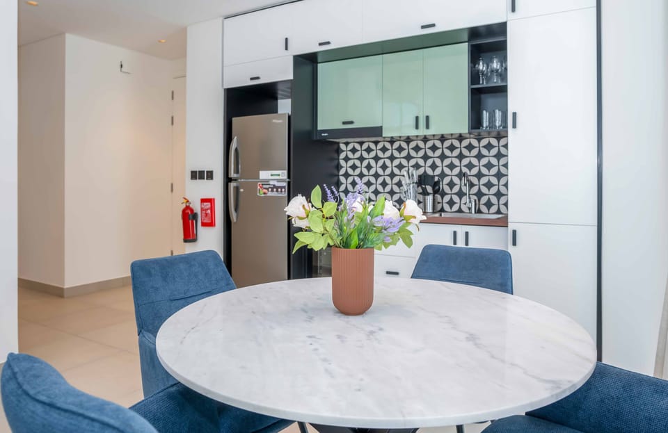 Deluxe Apartment, Accessible, Non Smoking | Shared kitchen | Espresso maker, electric kettle, dining tables