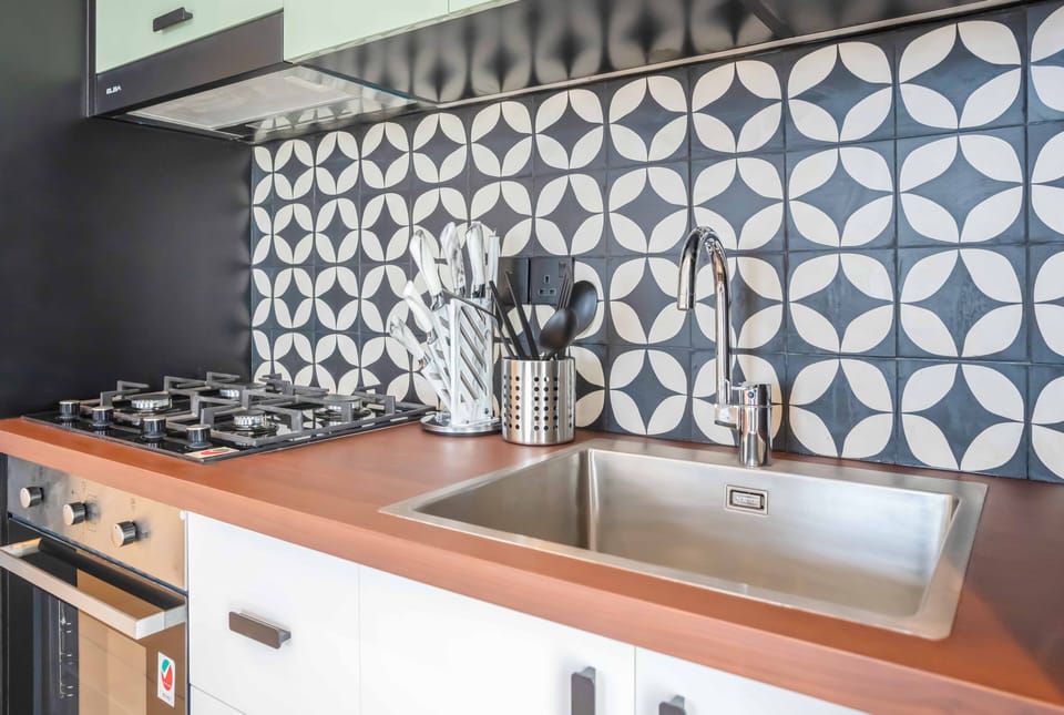 Deluxe Apartment, Accessible, Non Smoking | Shared kitchen | Espresso maker, electric kettle, dining tables