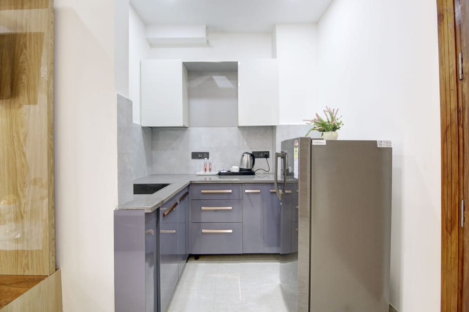 Fridge, microwave