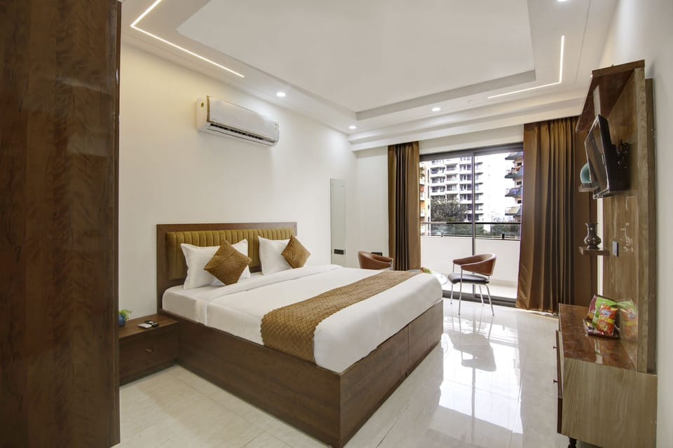 Deluxe Room, Balcony, City View | Desk, iron/ironing board, free WiFi