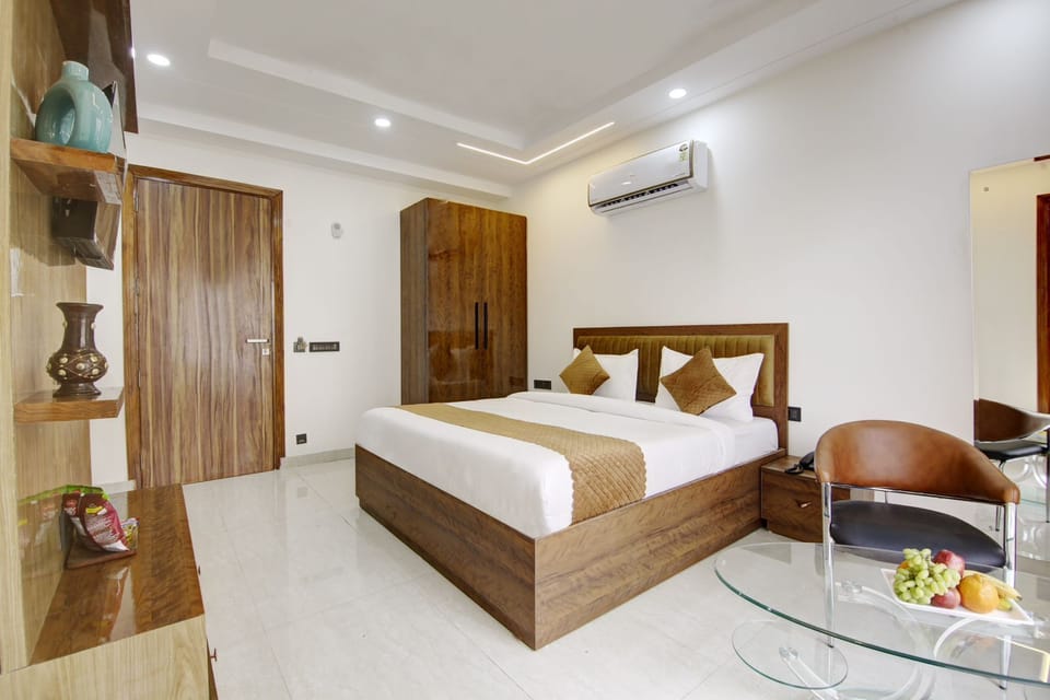 Deluxe Room, Balcony, City View | Desk, iron/ironing board, free WiFi