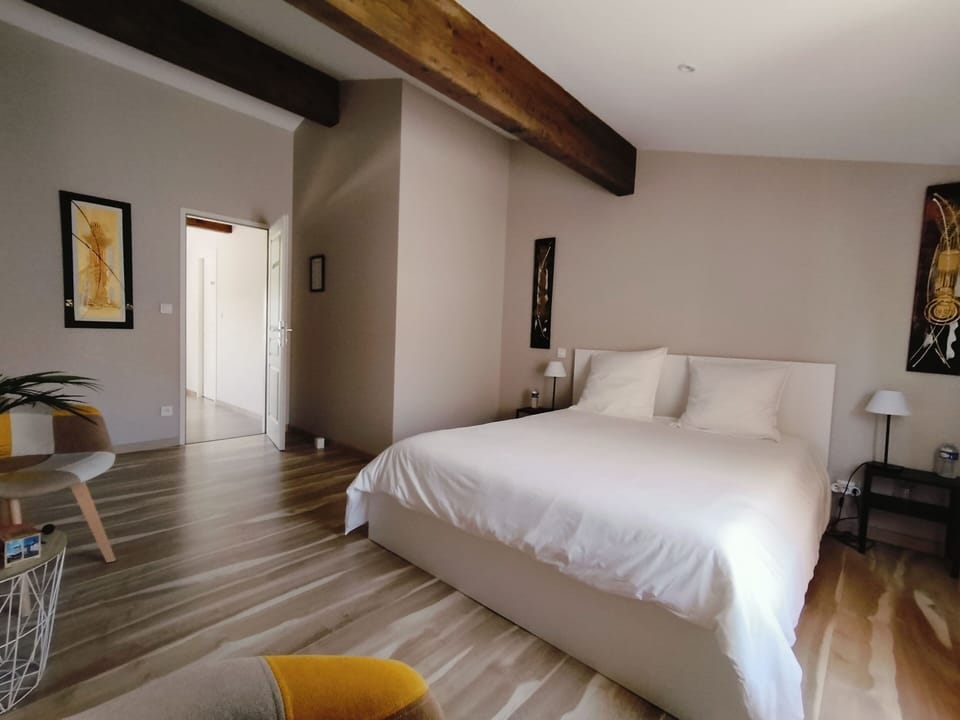 Basic Room | Premium bedding, individually decorated, individually furnished, desk