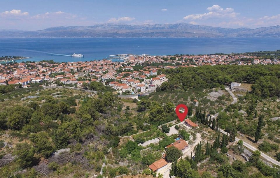 House (Four Bedroom Holiday Home with Outdoo) | Aerial view