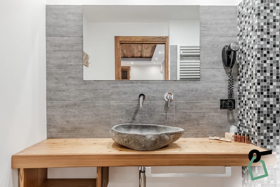 Comfort Quadruple Room | Bathroom | Hair dryer, bidet, towels