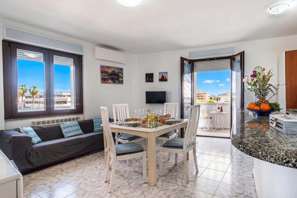 Standard Apartment, Multiple Bedrooms (Happy Grey House) | Dining