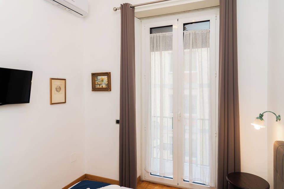 Deluxe Room | In-room safe, desk, laptop workspace, blackout drapes