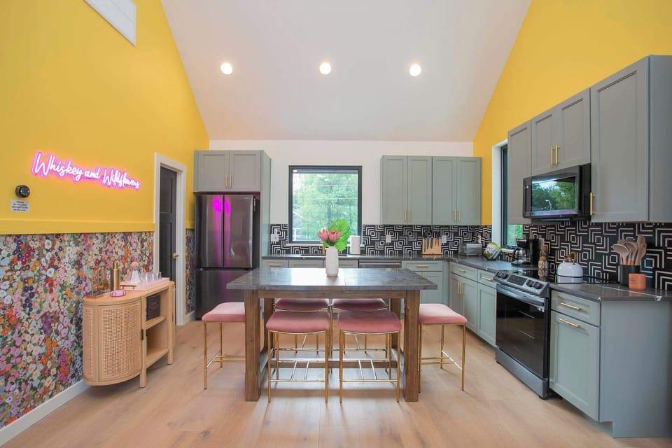 Brand New Kitchen w/All New Appliances + Island Seating