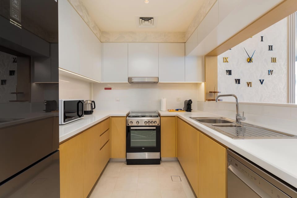 Deluxe Apartment, 2 Bedrooms, Kitchen, Canal View | Private kitchen | Coffee/tea maker, full-size fridge, microwave, oven
