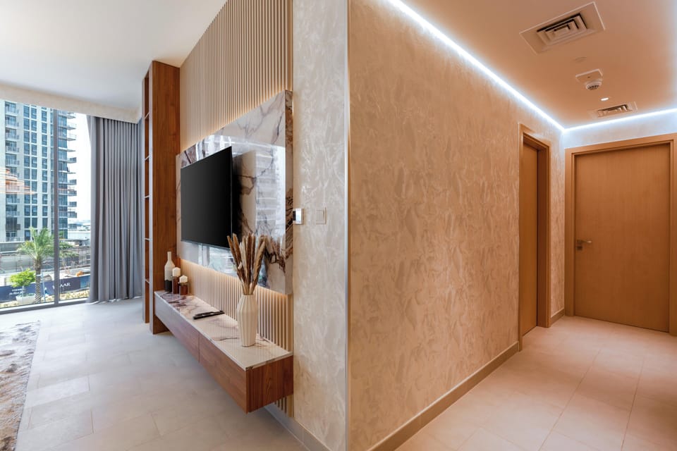 Deluxe Apartment, 2 Bedrooms, Kitchen, Canal View | Living area | 43-inch flat-screen TV with satellite channels, Netflix