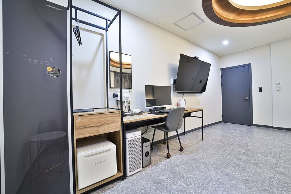 Family Twin Room | Premium bedding, desk, laptop workspace, free WiFi