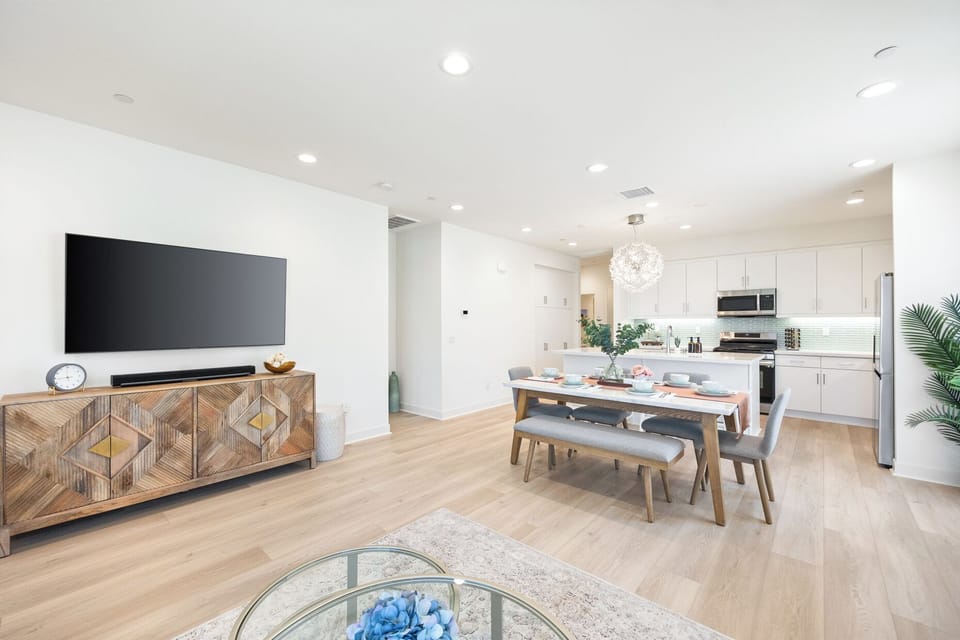 Bright, easy-flow space between the dining table and lounge area.