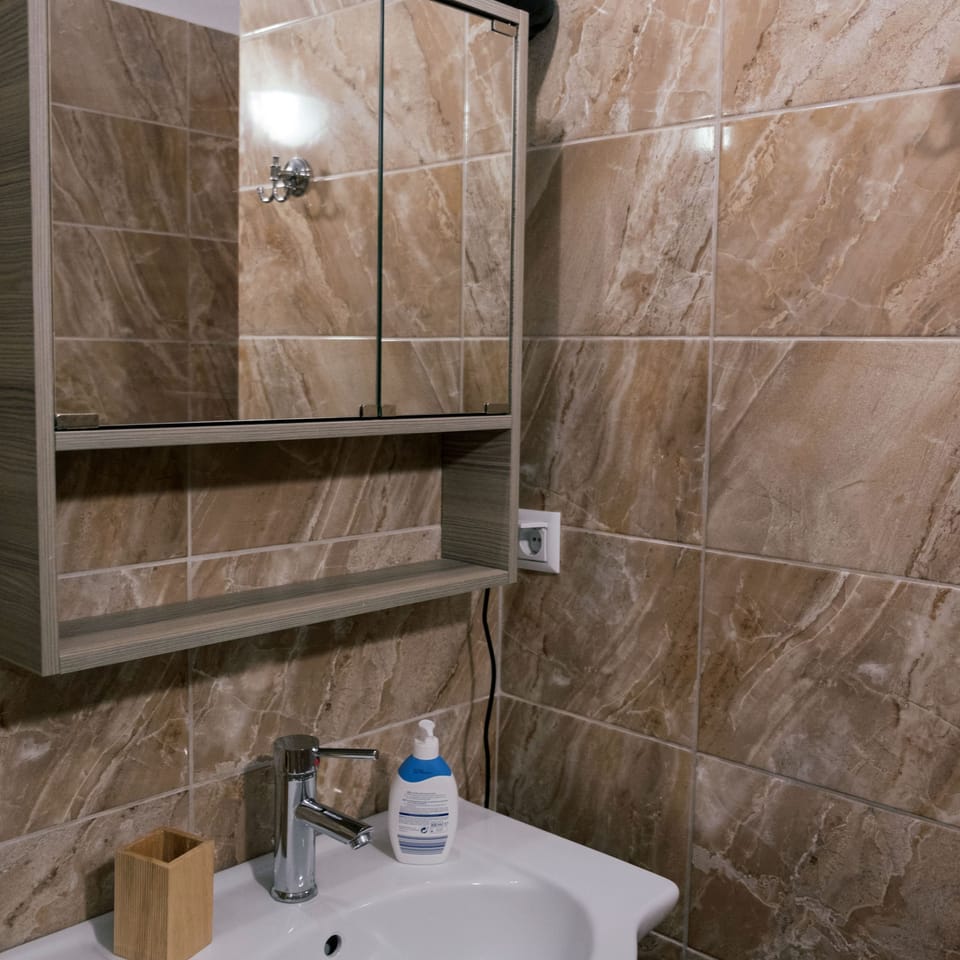 House | 2 bedrooms, soundproofing, Internet