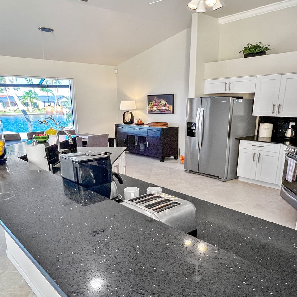 House | 3 bedrooms, desk