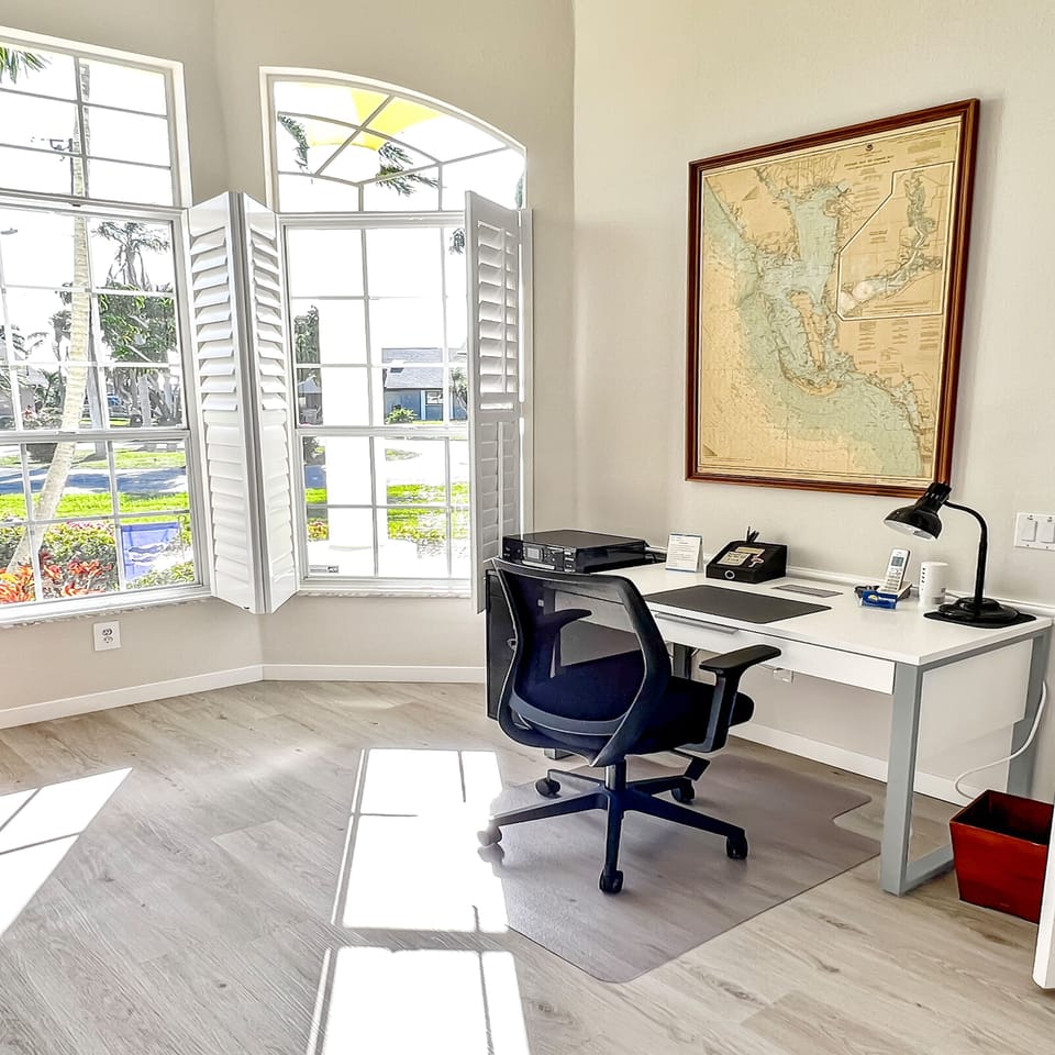 House | 3 bedrooms, desk