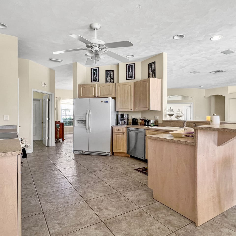 House | 4 bedrooms, desk