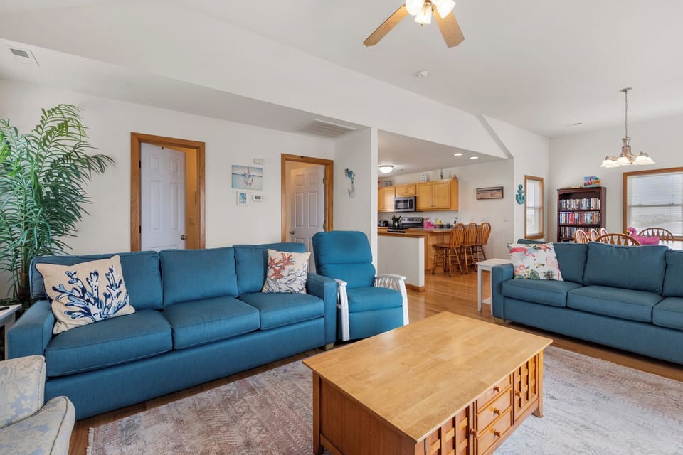 KDN1339: Flamingo Nest | Top Level Living Area