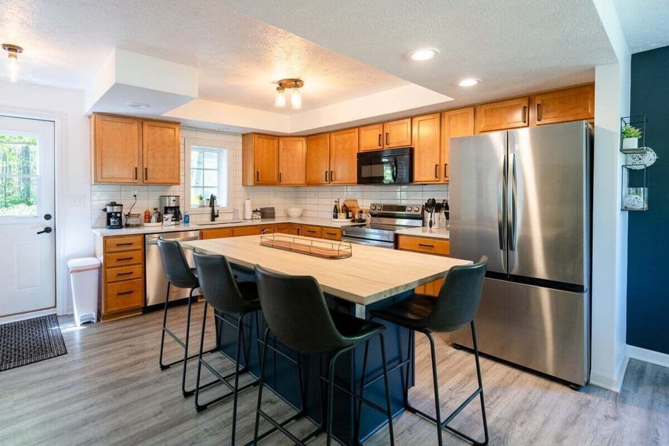 Fully Stocked Kitchen and Bar with seating for 4