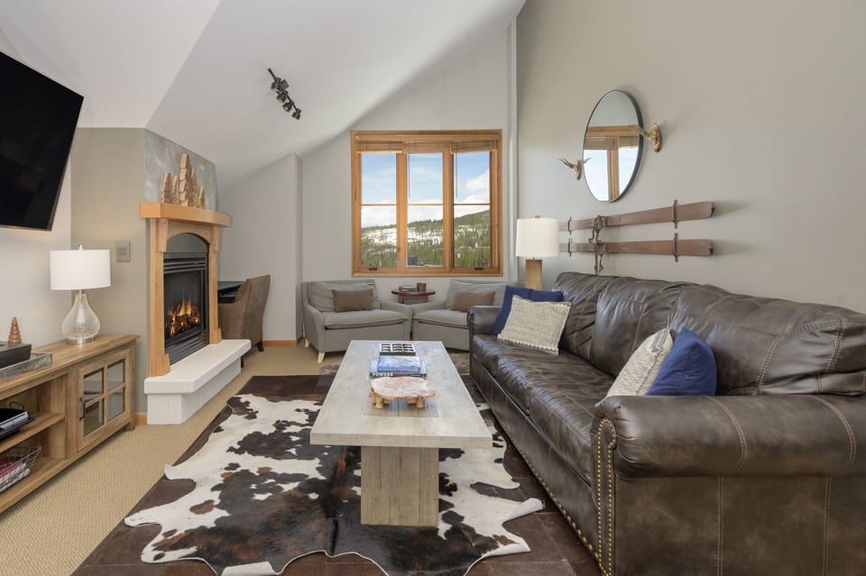 Condo, 2 Bedrooms | Living area