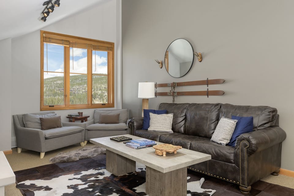 Condo, 2 Bedrooms | Living area