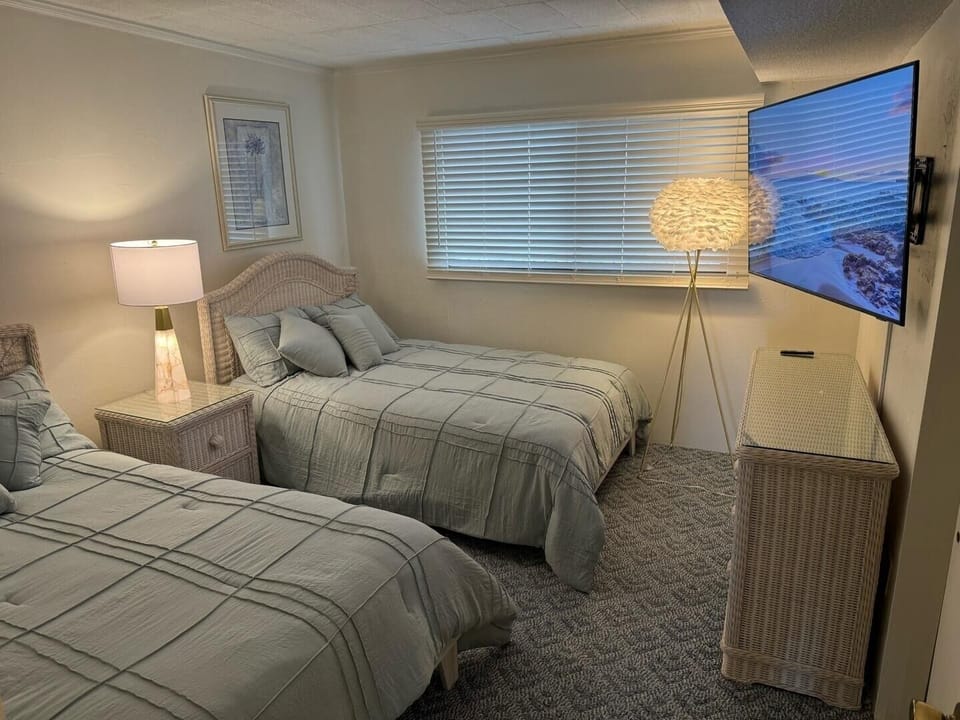 Condo, 2 Bedrooms | 2 bedrooms, iron/ironing board, WiFi (free)