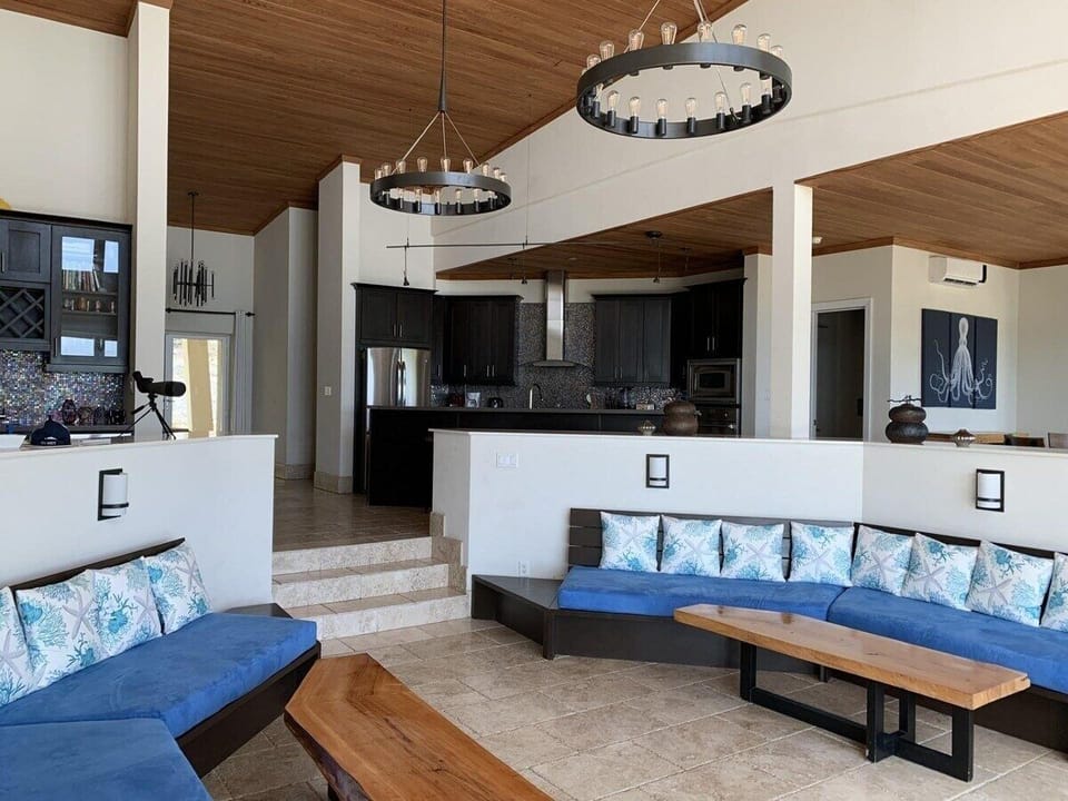 House, 4 Bedrooms | Living area | Smart TV