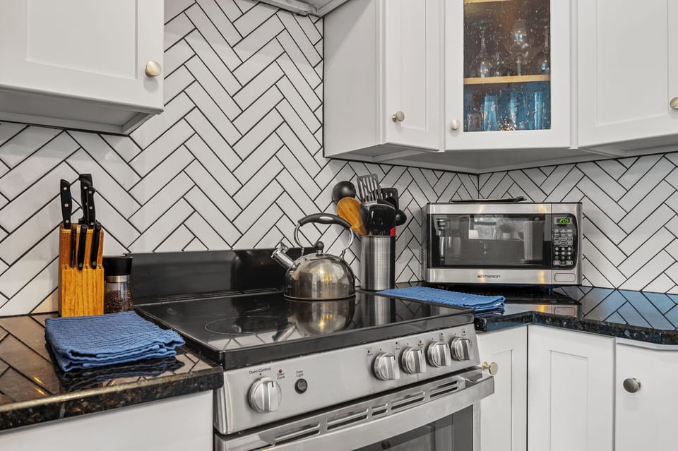 Condo | Private kitchen | Fridge, microwave, oven, stovetop