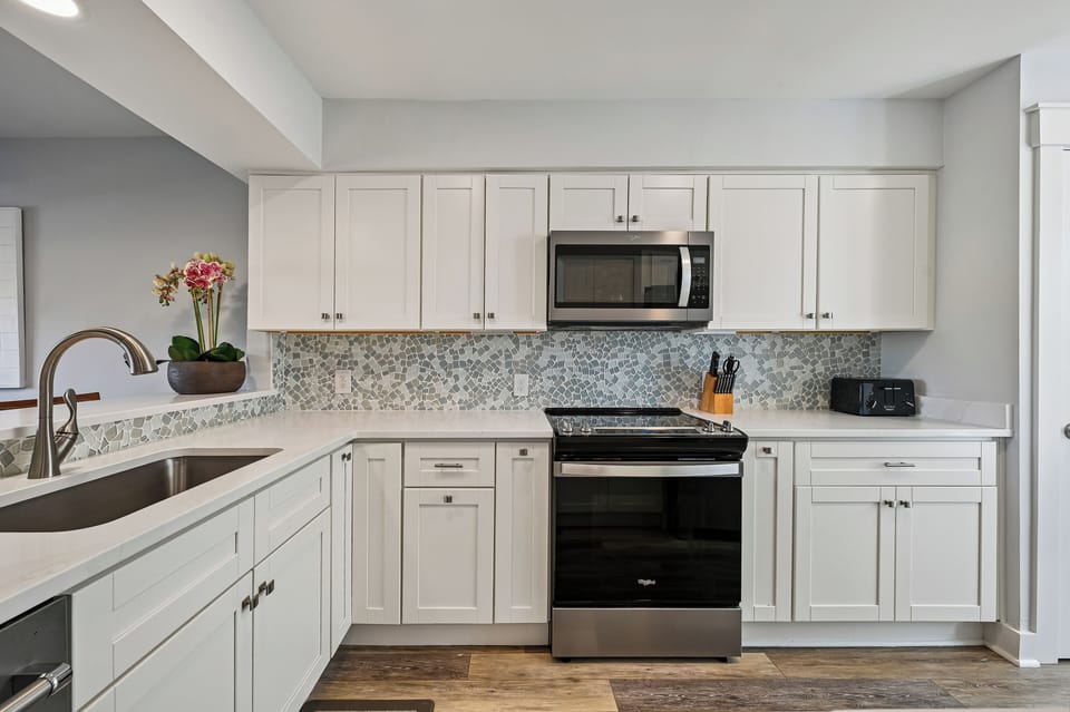 Kitchen at 908 Inverness