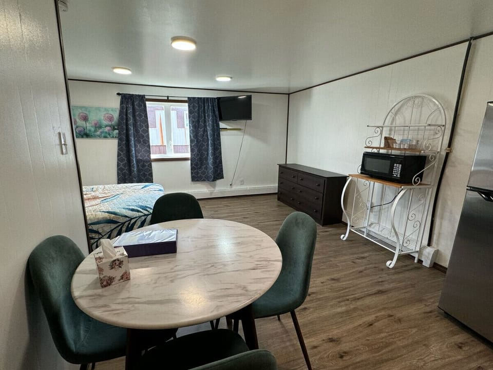 Dining/Seating area