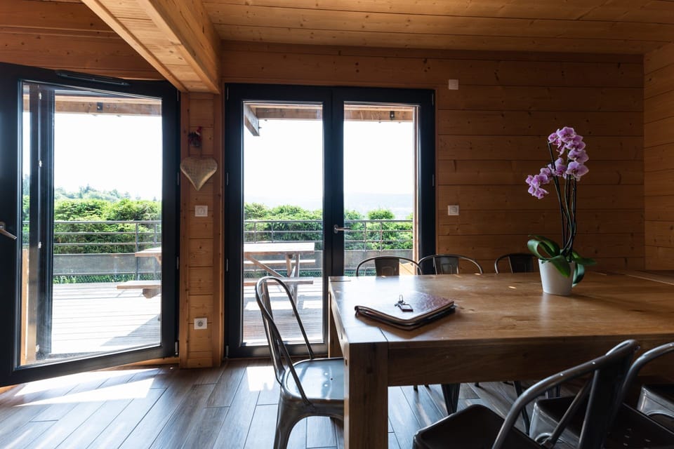 Dining room of Le Renard chalet