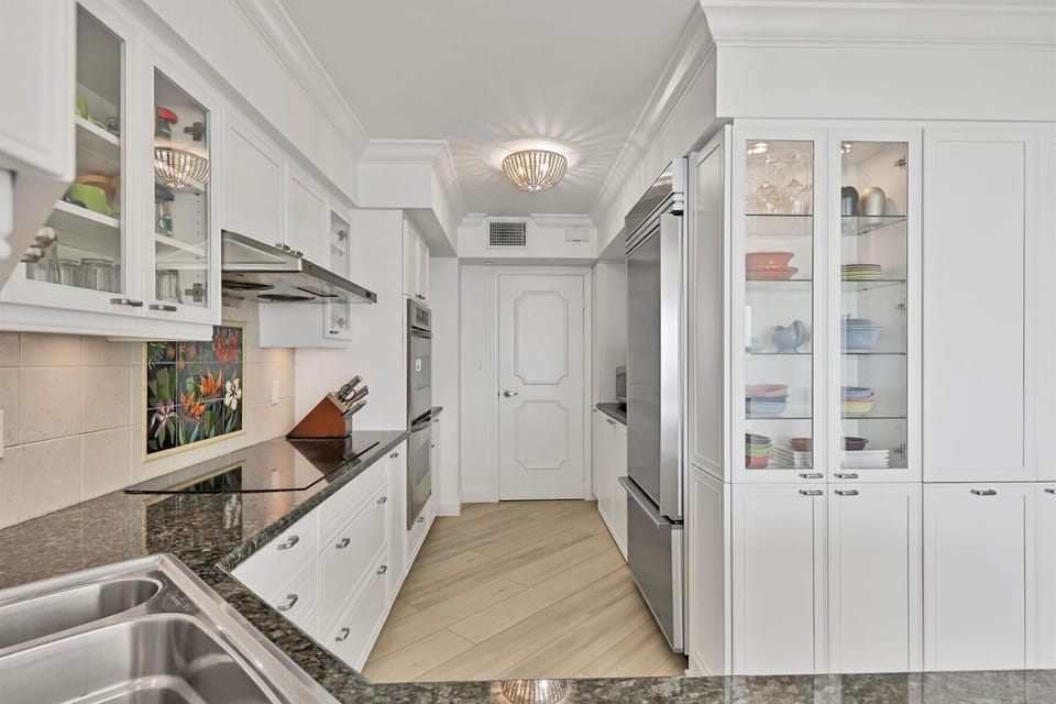 Longboat Key Towers 1004S by FVC - Kitchen