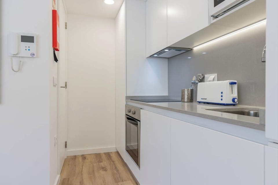 Deluxe Apartment, City View | Private kitchen